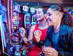 Bangladesh adults browsing apk 999 Live Baccarat on compact mobile screens